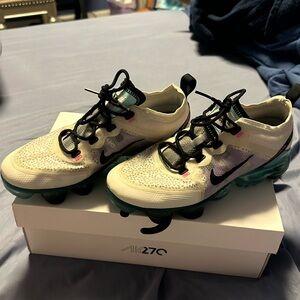 Used Nike Vapormax  kids sneakers size 7 young